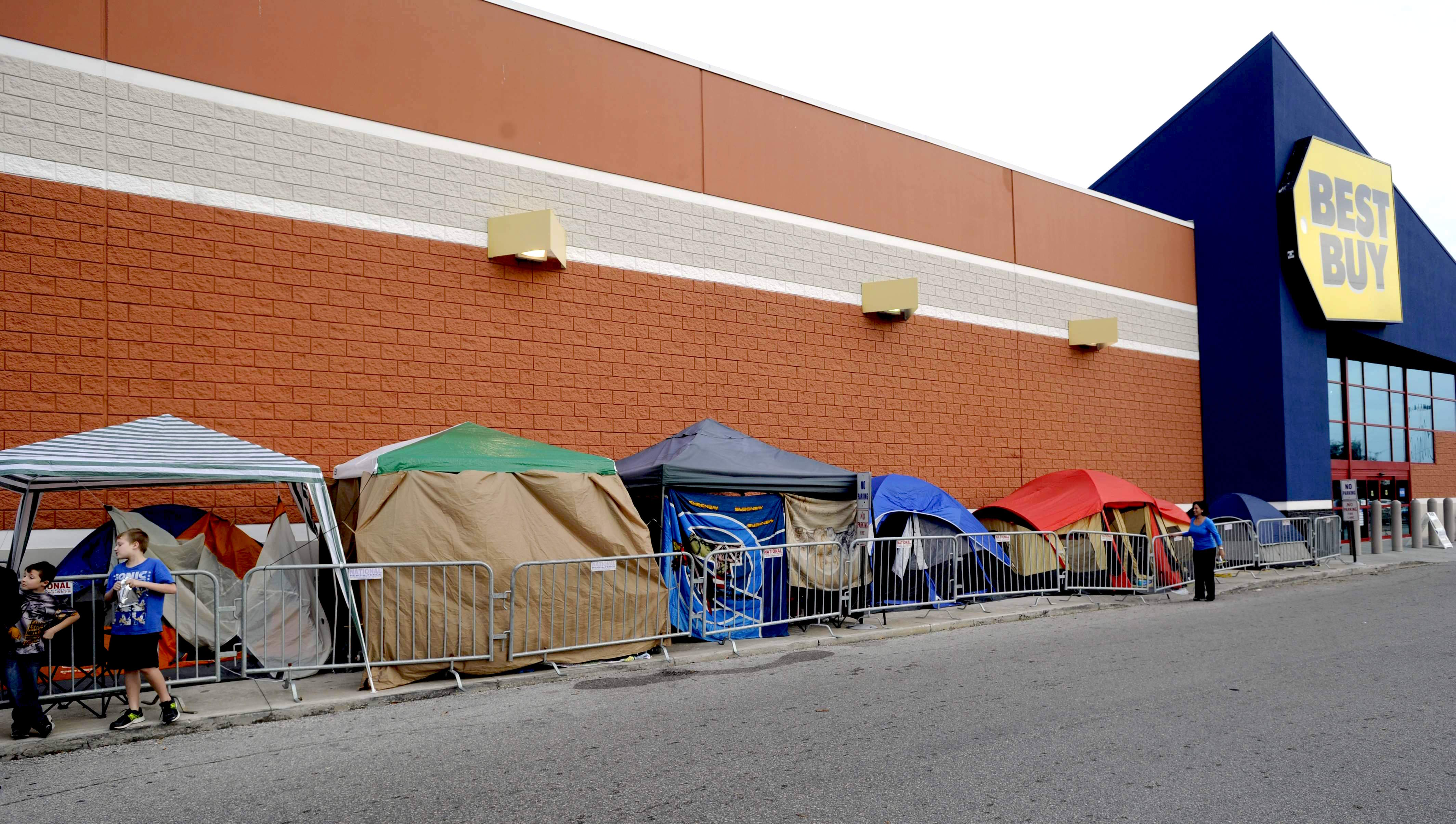 Haven't these people heard of Cyber Monday? Photo courtesy of TBO.com.