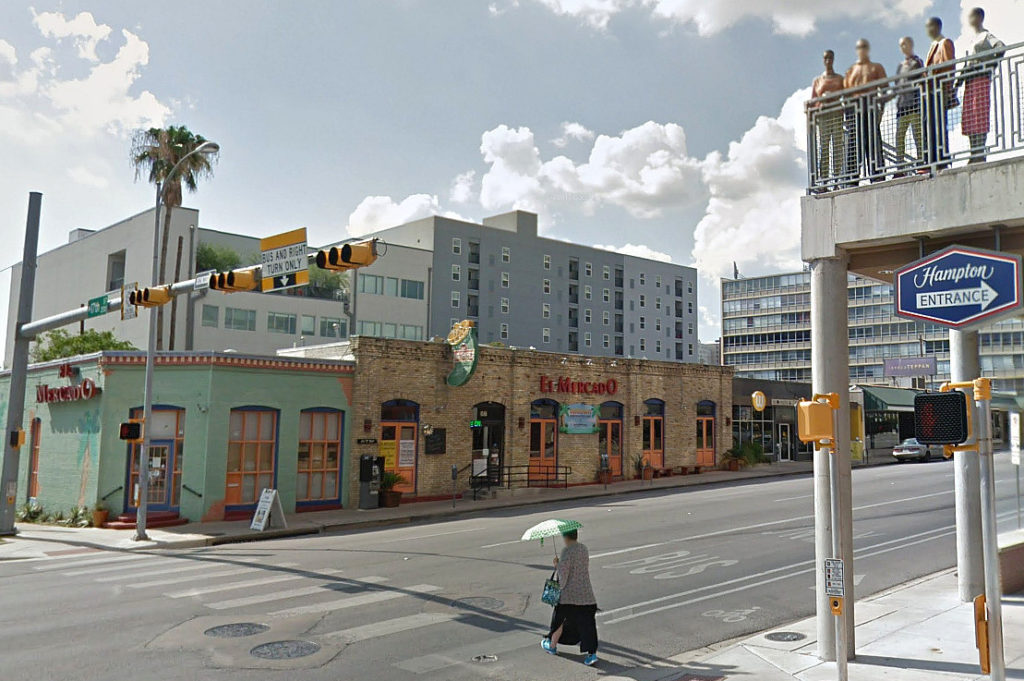 The mannequins overlook street life on Lavaca Street from a Hampton Inn & Suites balcony. Image: Google Maps.