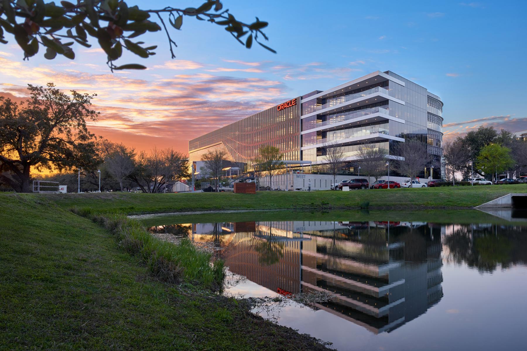 东南奥斯汀的Oracle校园规划办公室和酒店增建