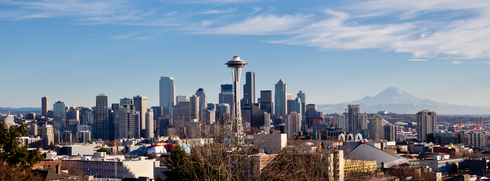 The Seattle skyline. Look at all that blue and green! Photo courtesy of Wikimedia Commons.